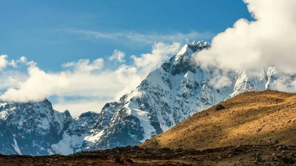 Andes Snowy Peaks Peru